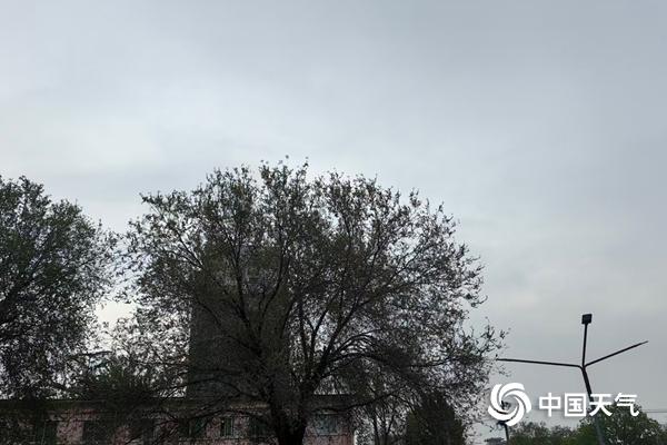 今晨，北京天空云量较多